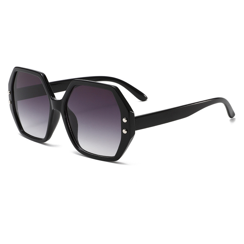 UV400 Oversized Retro-Styled PC Sunglasses WGSG2902