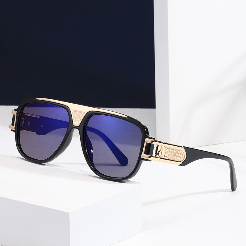 UV-Protective Oversized Chunky Wayfarer Sunglasses with Premium Finish WGSG3271 (44g)