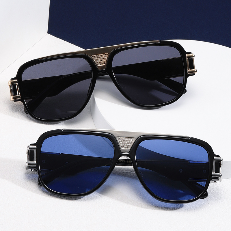 UV-Protective Oversized Chunky Wayfarer Sunglasses with Premium Finish WGSG3271 (44g)