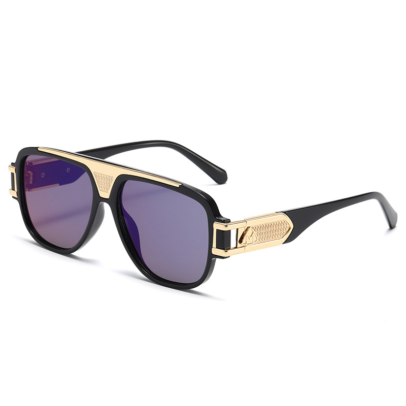 UV-Protective Oversized Chunky Wayfarer Sunglasses with Premium Finish WGSG3271 (44g)