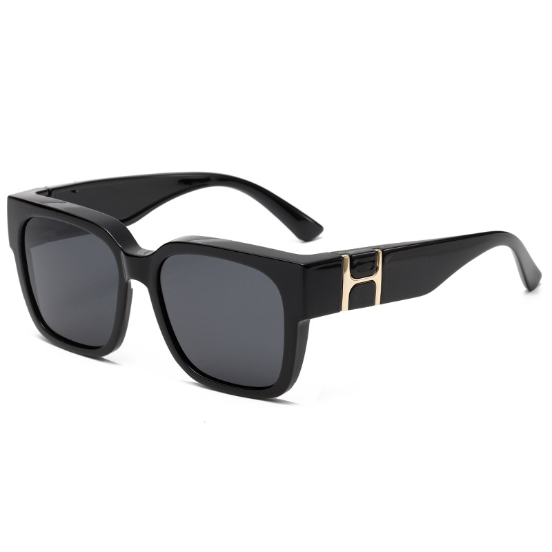 TR90 Polarised TAC Square-Frame Clip-On Sunglasses - UV Protection WGSG3429