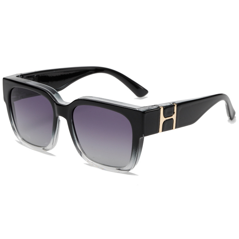TR90 Polarised TAC Square-Frame Clip-On Sunglasses - UV Protection WGSG3429