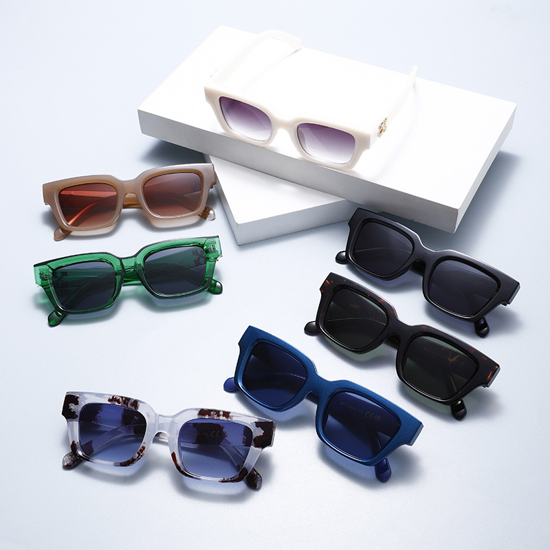 Frosted-Crystal Rectangular UV400 Retro Sunglasses WGSG3517