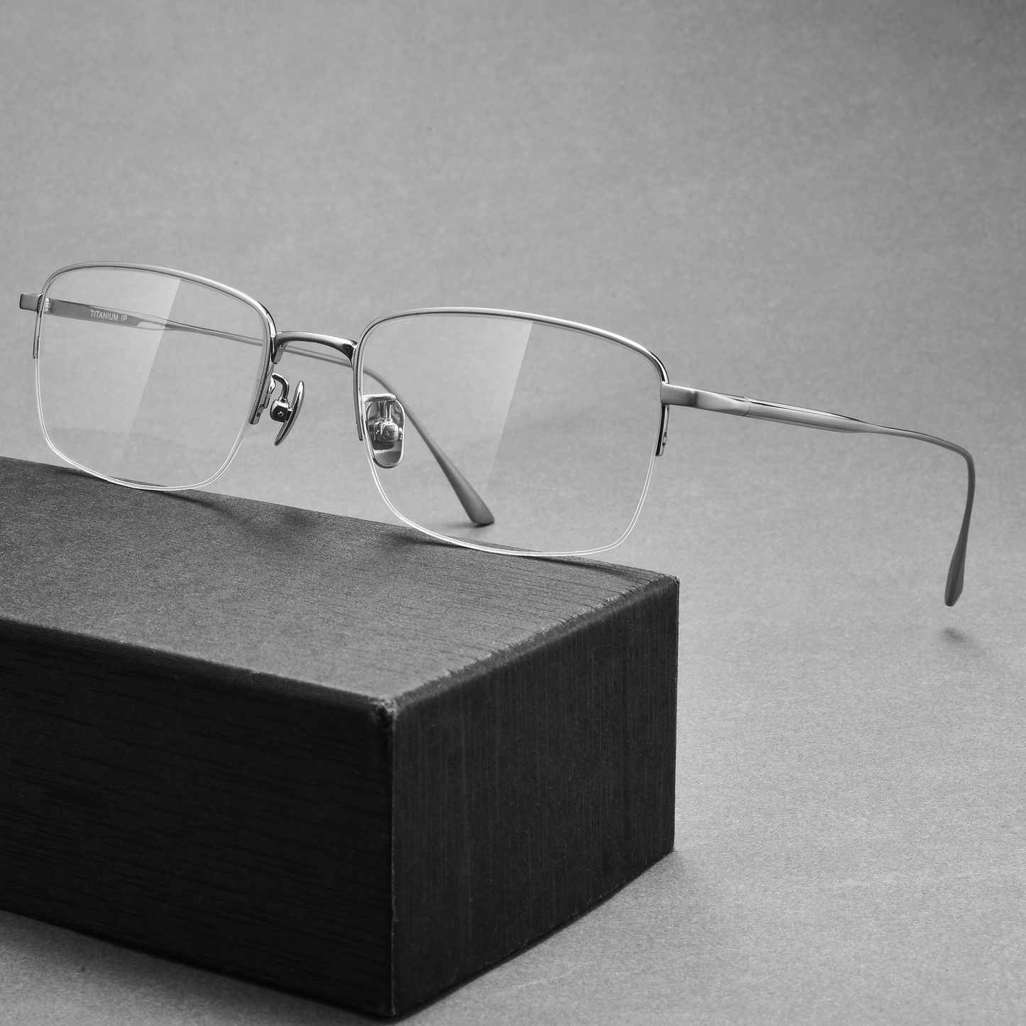 Classic Titanium Glasses WGXHMIES1907-WOOglasses