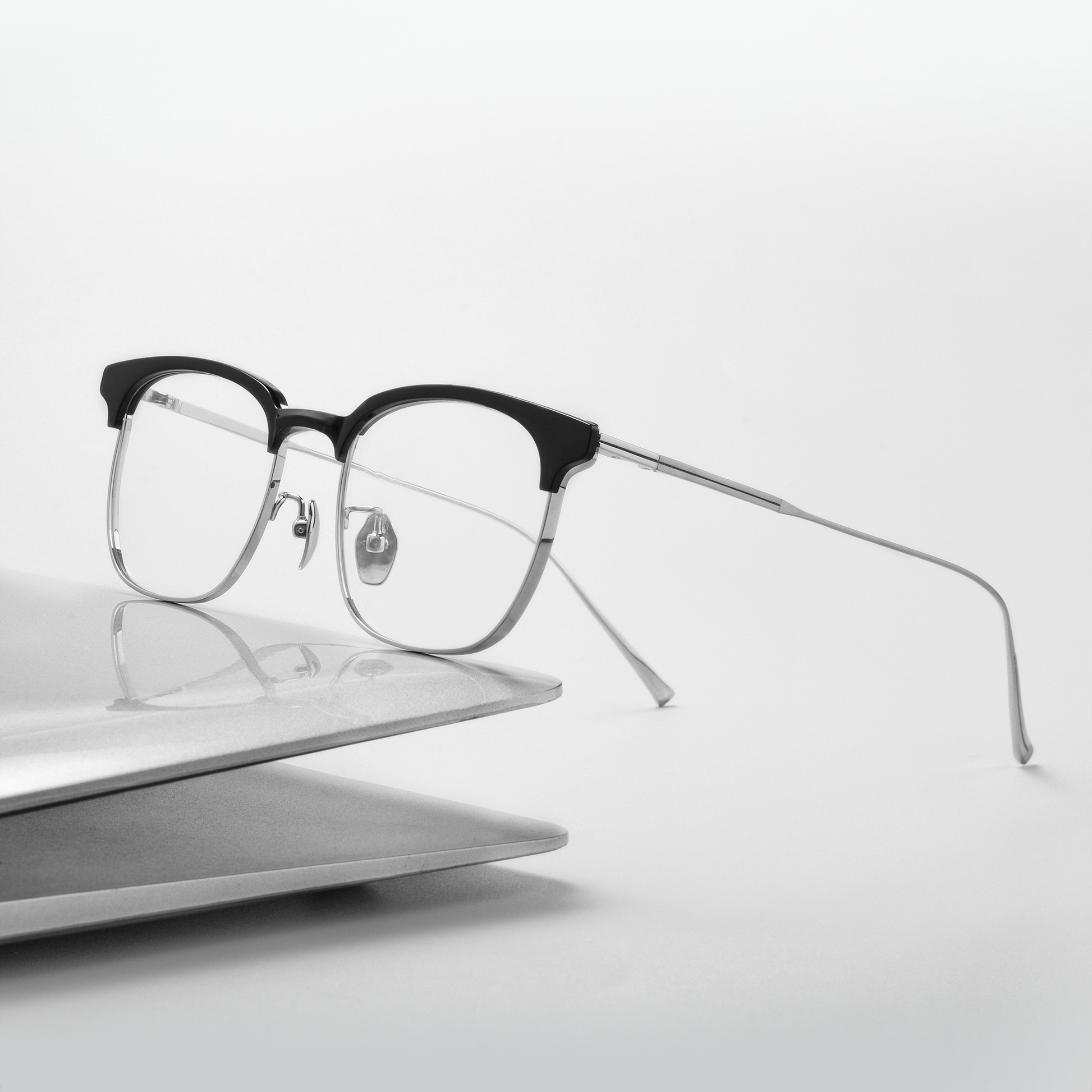 Classic Titanium Glasses WGXHR7909T-WOOglasses