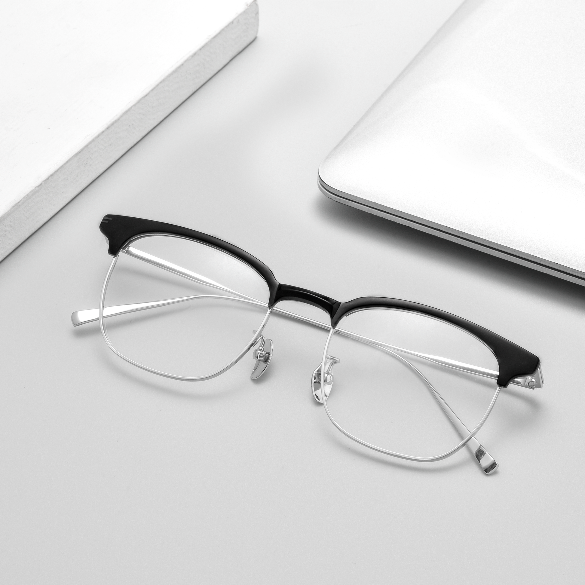 Classic Titanium Glasses WGXHR7909T-WOOglasses