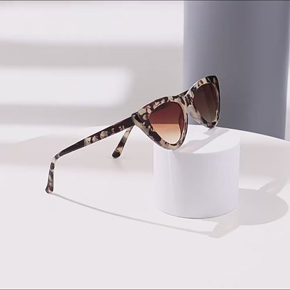 Featherlight UV400 Retro Cat-Eye PC Sunglasses WGSG3009