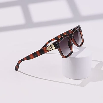 Retro-Chic Statement Square-Frame UV400 Sunglasses WGSG3490